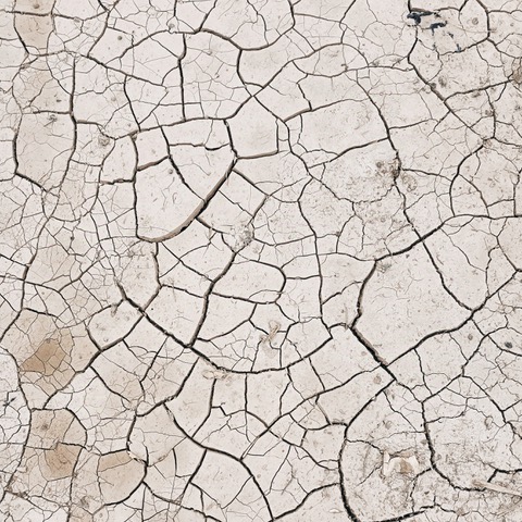 Cracked earth. Photo © Karethe Linaae